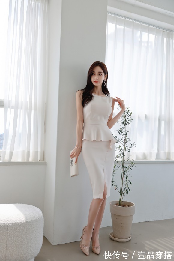 露背|女神孙允珠高清时尚搭配：温润初雨果杏微甜露背鱼尾裙