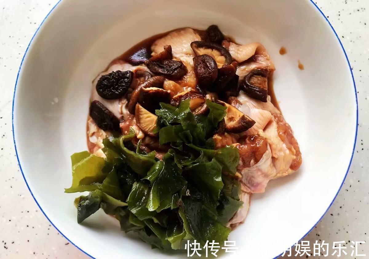 枸杞|鸡翅和裙带菜搭配,蒸一蒸,鲜香入味,全家老小都爱吃的一道菜