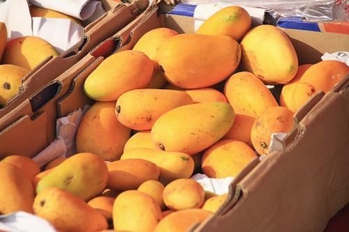 芒果|尿酸高的人，4种水果应拉入“黑名单”，吃得多尿酸难降下来