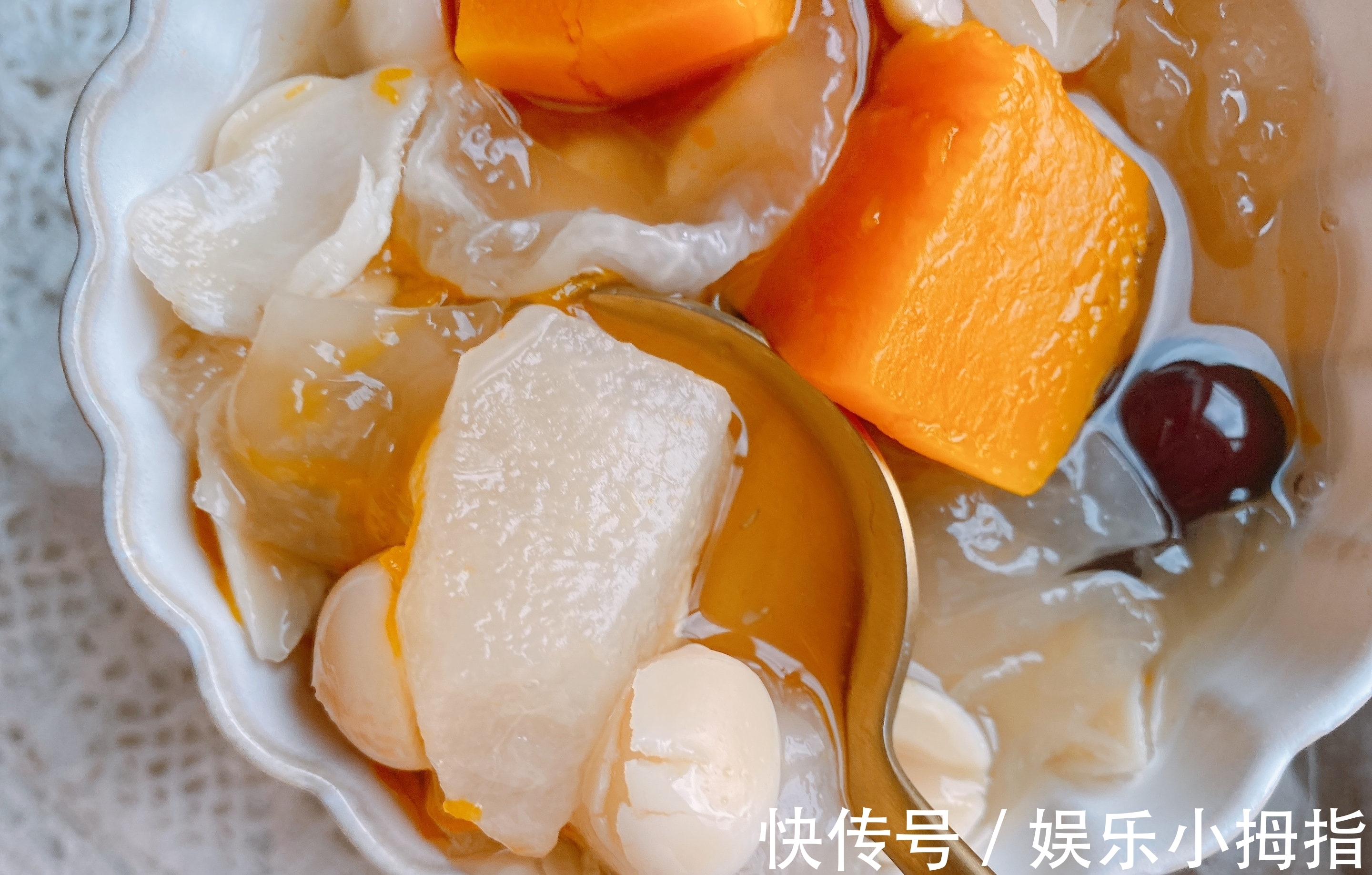 莲子芯|入秋后天气干燥，试试“4白1黄”的甜汤，止咳润肺，跟秋燥说拜拜