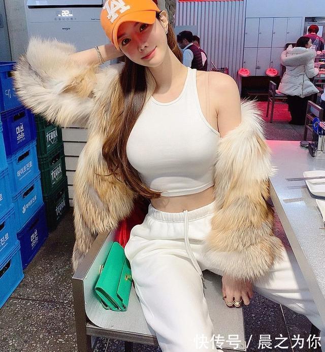 膝盖|韩国顶级健身网红，坚持力量训练，打造前凸后翘性感身材后走红