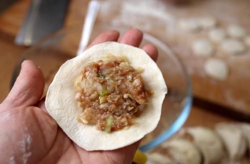 怎么调出香喷喷的饺子馅?学会万能饺子馅,包什么肉饺子都好吃