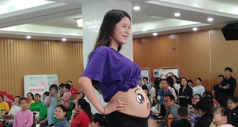 老公|6个月的孕妈晚上胎动频繁,赶紧叫醒老公去医院,医生的话让她不好意思