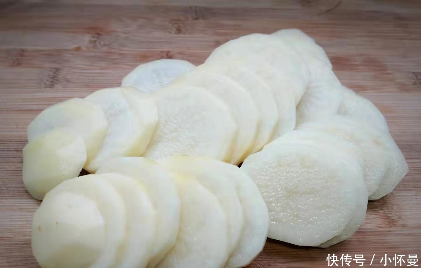 一到冬天就想吃这道菜,简单蒸一蒸就出锅,老人小孩最喜欢!