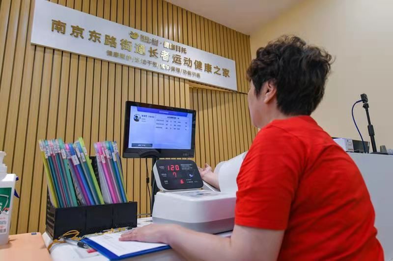 背街小巷“藏着”长者健身房，老人开启“夏练”新模式|夏日沁凉 | 老人