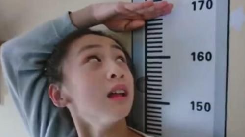 父母|初中生标准身高表火了,达到这一高度算合格,很多孩子不达标