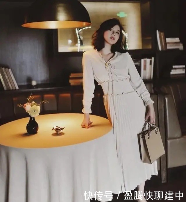 直筒裤|春天衣服不要买太多,除了风衣,你还差这几件“内搭+下装”