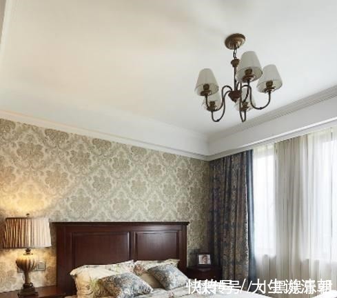 阳台上|装修130㎡新房花30万,满屋子的实木家具,儿女来看了都夸上档次!