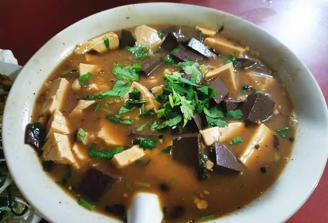 回农村婆婆家吃饭,两道菜再来碗牛肉面,吃得舒服温暖,家的味道