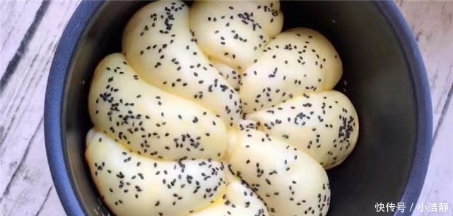 在家自制面包，不用烤箱，电饭锅就搞定，比馒头软，学会不用买了