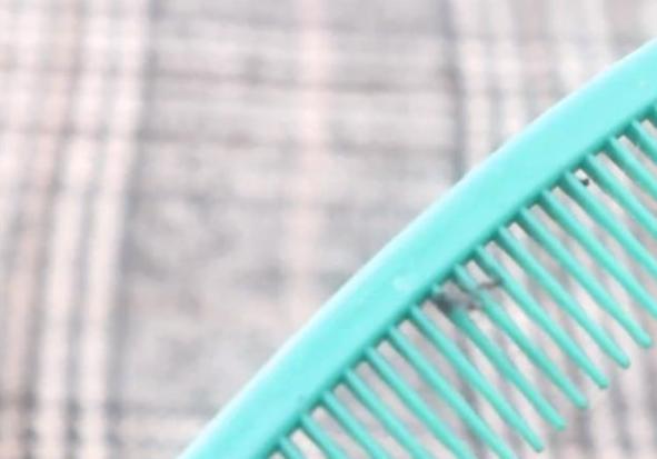 衣服穿久了经常起毛球4个办法可清除，跟新买的衣服一样