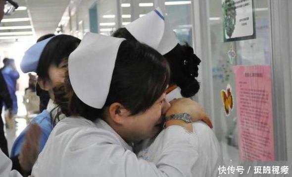 孩子|“丑娃”出生时宝爸满脸嫌弃,护士却说好看,一月之后态度大变样