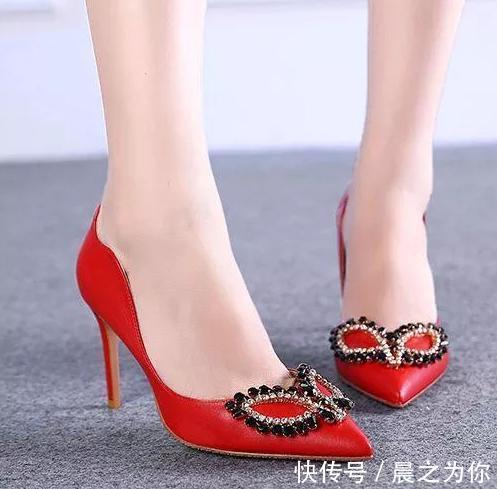 细跟鞋 时髦的细跟鞋,体现出女人简约的美丽!