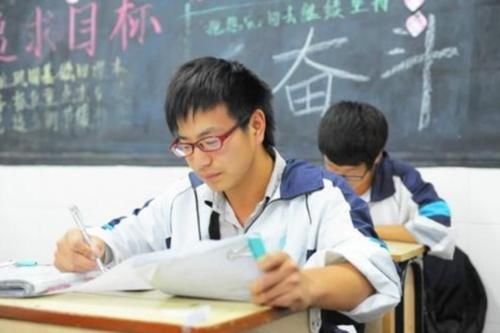 大学专业“高收入”排行榜，软件工程登顶，你的专业排在第几位？