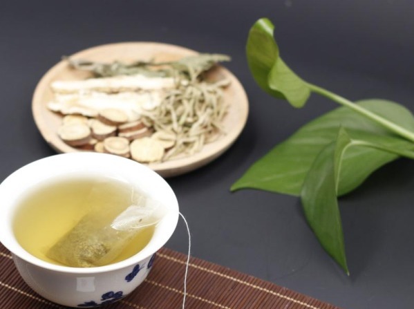 咽喉炎|一种野草全身可入药，泡一泡，口臭、牙炎、咽喉炎统统不见！