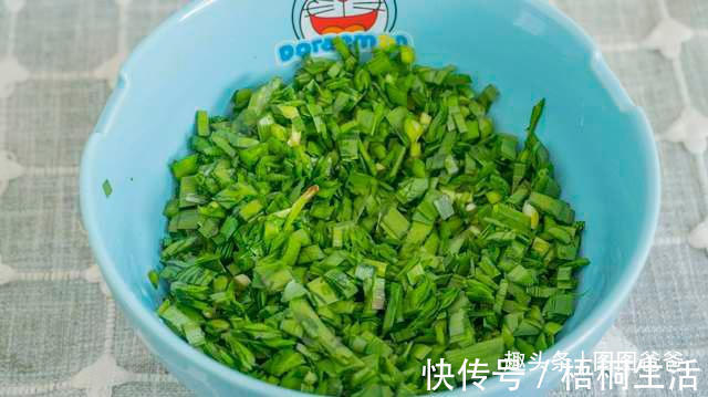 搅拌均匀|早餐别吃包子馒头了,1块钱饺子皮,5种巧用,美味解馋,孩子最爱