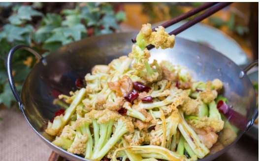 比肉还好吃的干煸杏鲍菇,做法超级简单,附送10道经典干煸菜做法