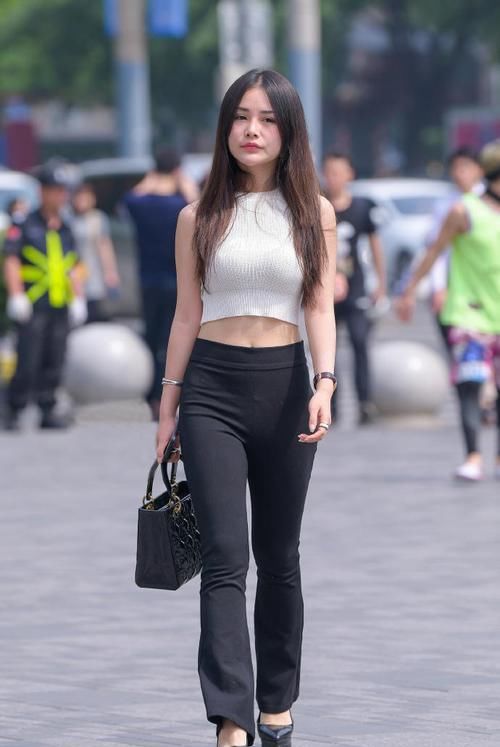  造型|秋天试试喇叭裤，休闲个性，让造型轻松远离路人感