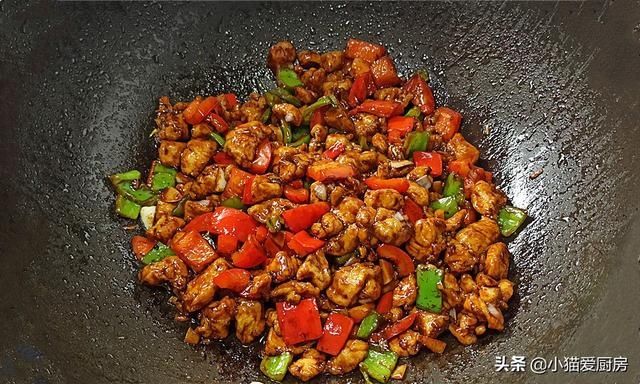 下饭|教你在家做酱爆鸡丁，口感滑嫩不柴酱香浓郁味道咸香，特别下饭