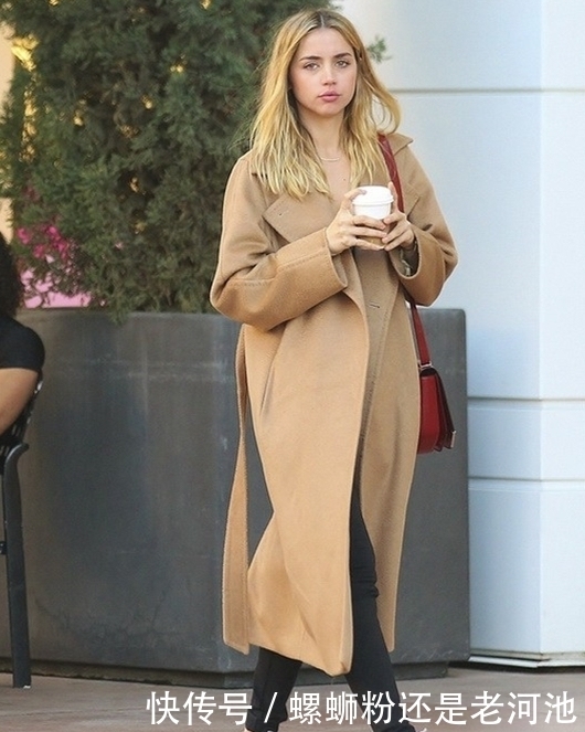 搭配黑色|无大衣不冬天,百穿不厌的驼色系,大气又不丢范