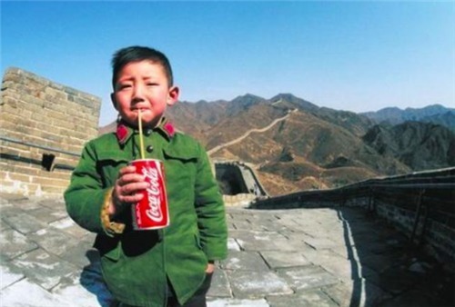 詹姆斯|40年前,在长城上第一个喝可乐的中国男孩,现如今怎样了