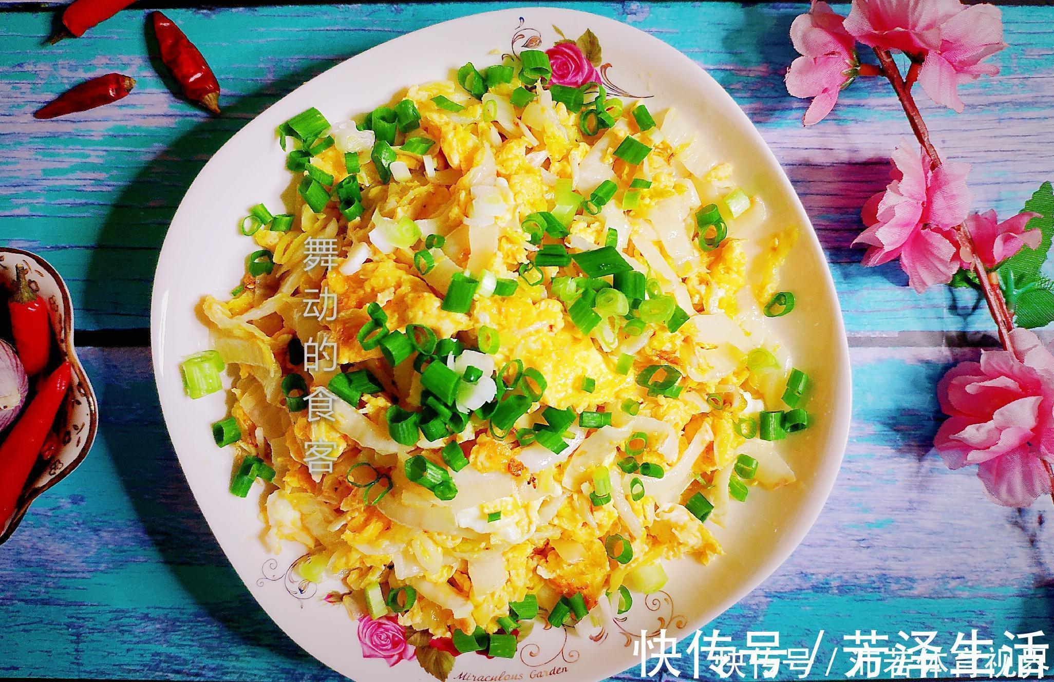 一家3口，4个鸡蛋，一棵白菜，媳妇儿子上桌就抢，还直呼饭煮少了