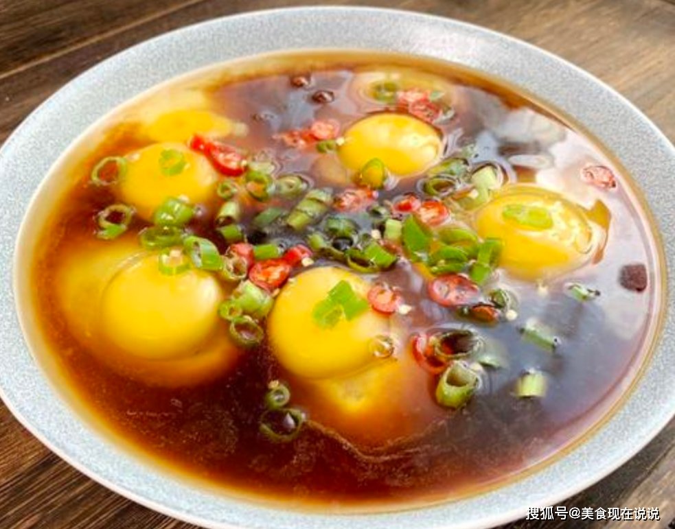 鸡蛋别再炒着吃了！大厨教你新吃法，8分钟搞定，营养美味吃着香