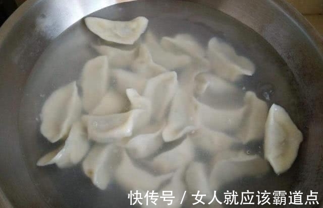 馅料|煮饺子,不要水开就下锅,多加“这一步”,饺子不破皮不粘锅