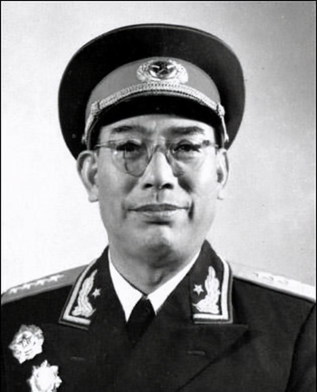 军长|许光达曾经的部下，不仅由军长直接升大军区司令，还当了7年的总参谋长