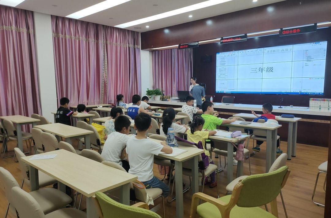 孩子们|暑期“充电”来助力，景宁凤凰爱心协会开设“候鸟学堂”