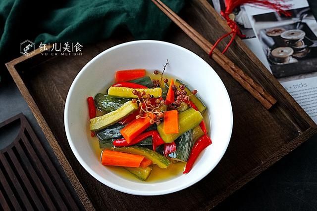 下饭|秋季,腌菜的季节到了,这样腌制黄瓜,酸辣爽脆又下饭,还不发霉