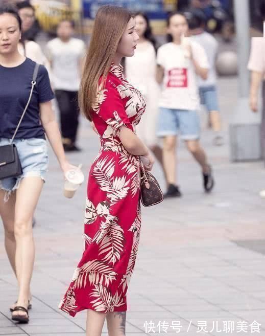 街拍|街拍感性活泼的小姐姐，轻熟优雅时尚有范儿