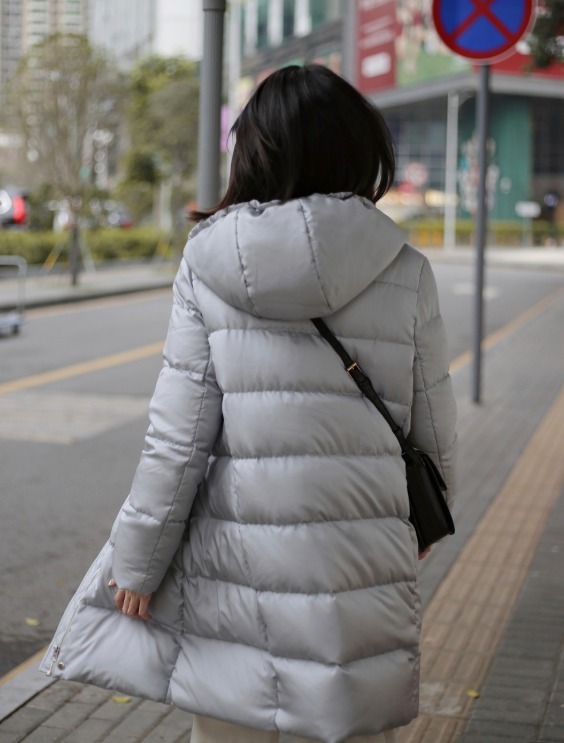微胖身材 羽绒服怎么穿保暖又洋气?看看这些穿搭方式,简约日常又显气质