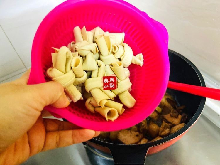 这一到冬天,我最喜欢猪肉蔬菜一锅烩了,好吃又简单