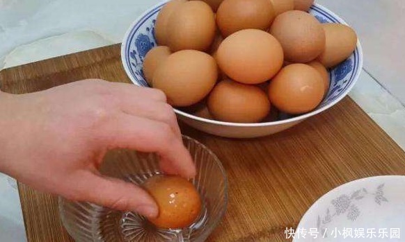 鸡蛋|鸡蛋别再放冰箱储存了,教你一招,这样放半年都新鲜