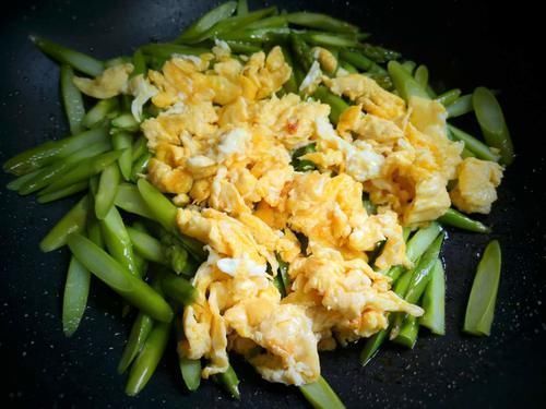 芦笋|遇到这菜赶紧吃，一个月从20元降到8元一斤，燃烧脂肪最在行