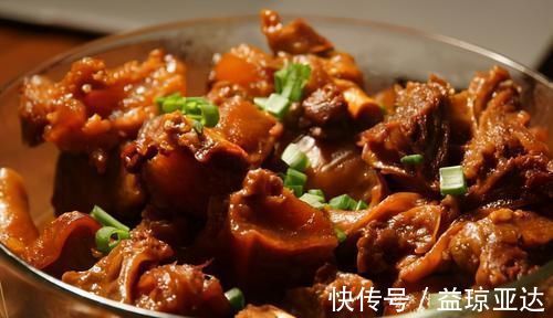 女性到了中年，要坚持吃3种美食，美白护肤，滋润肌肤