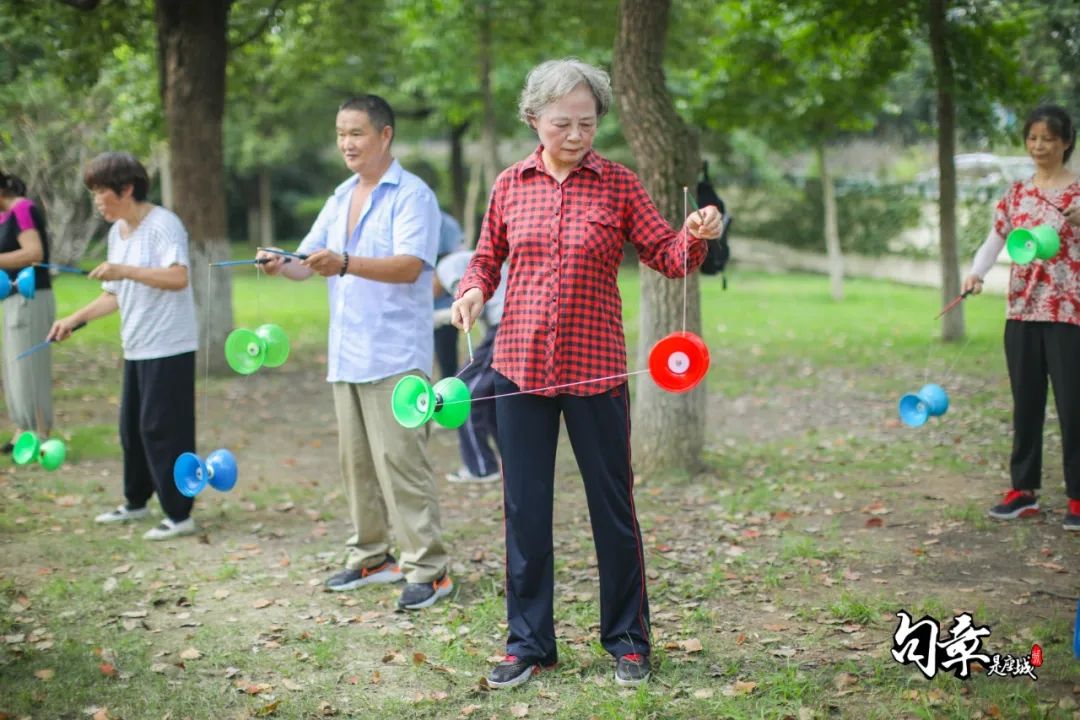 总教头|这位江北“总教头” 天天早上带着他们抖抖抖