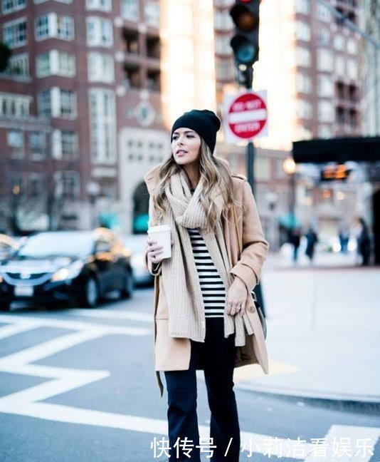 张钧|张钧甯又穿出好气质, 穿卡其色大衣时配花色围巾, 相当有范!