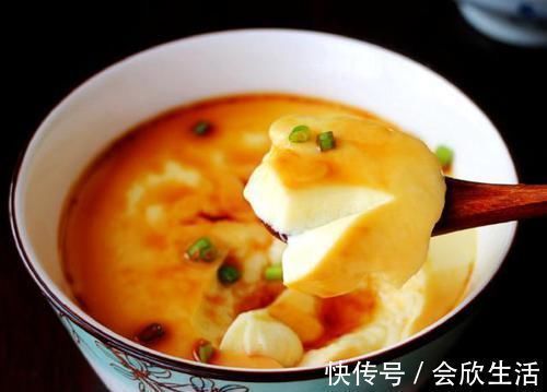 蒸鸡蛋羹,最忌直接加水蒸,再加这一步,鲜嫩无蜂窝,入口即化!