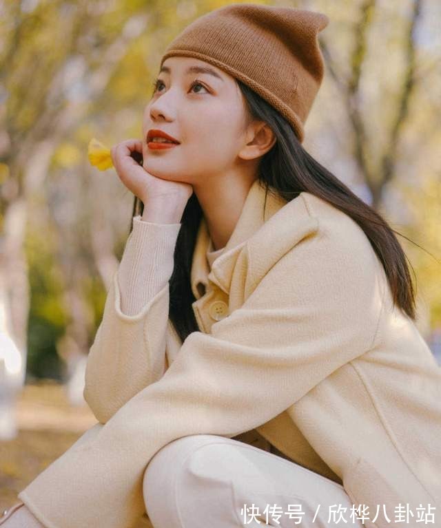 穿搭|别看不起针织衫外套,和格子半身裙搭出高级感,重点能保暖还洋气