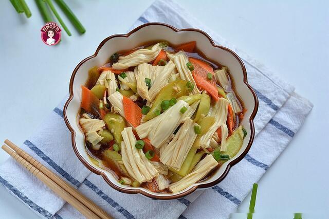 夏天哪儿能少了5分钟凉拌菜,开胃柔韧多汁,年年吃年年爱