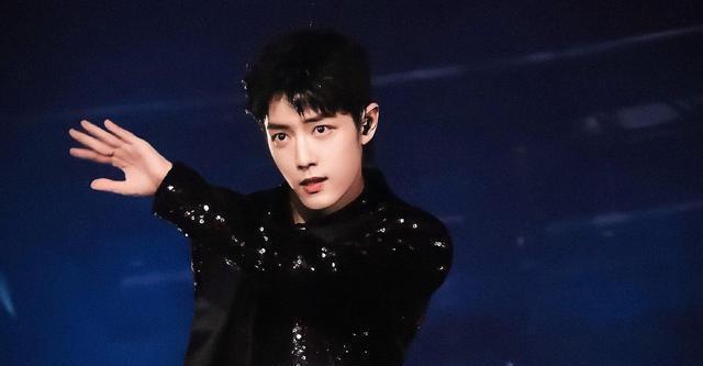 肖战的造型被质疑像“超市工作人员”, 可别逗了, 明明就很帅气