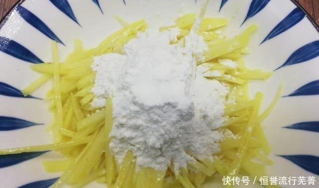 冬天,吃油条不如吃它,做1次不到3块钱,一拌一烙金黄酥脆超香