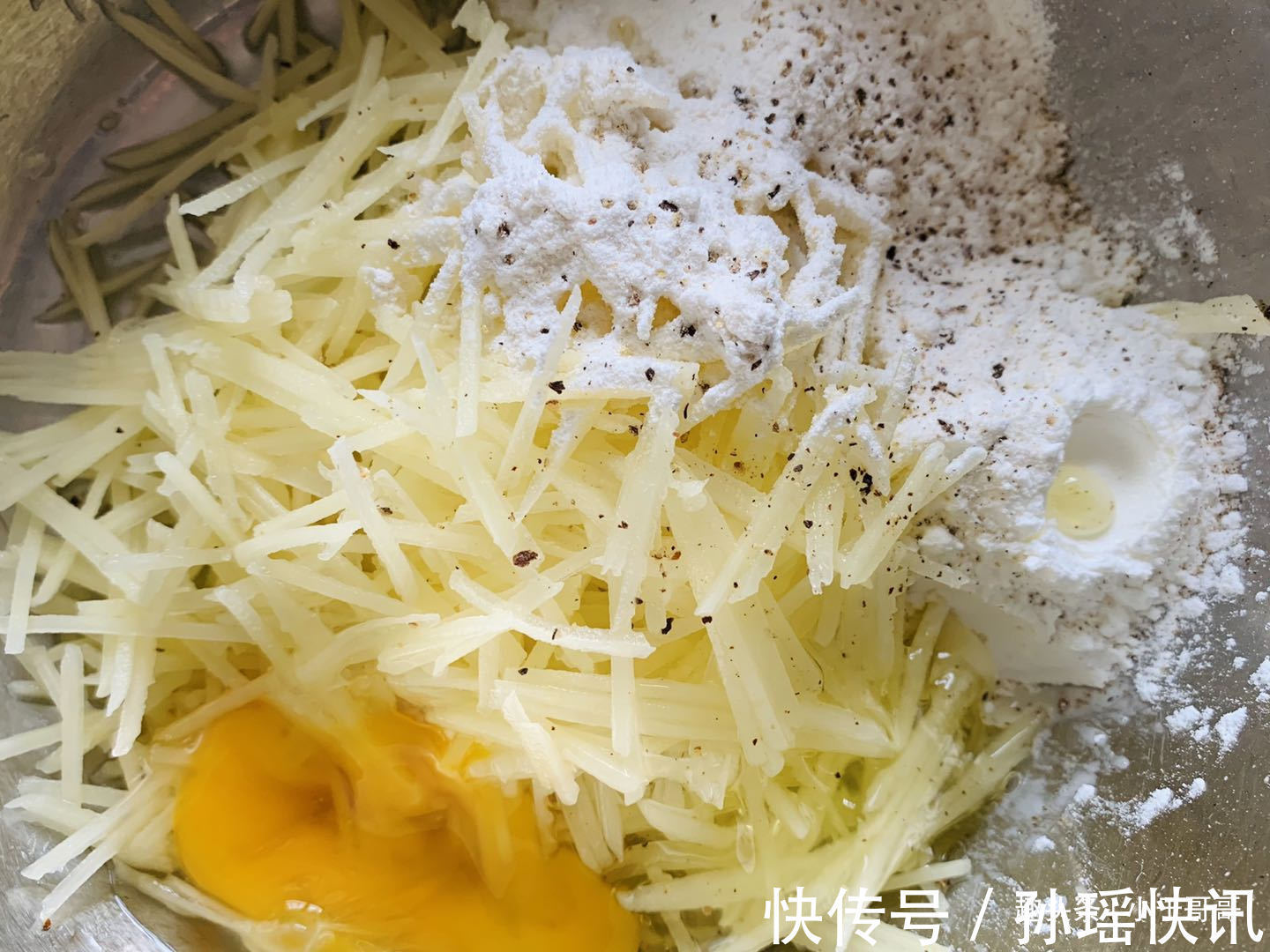 土豆饼|极简食谱—早餐茄子饼 加上土豆饼 荷包蛋 制作简单 营养美味