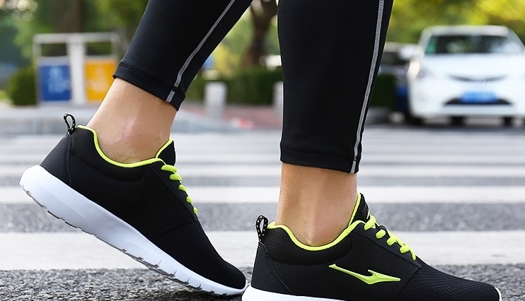 跑步鞋 曾经跟阿迪耐克“齐名”,如今没落到被各国拒收,很意外