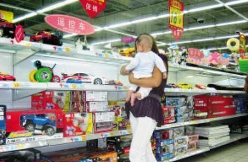 诱惑|妈妈带孩子出门,走到小区门口忙捂着孩子眼睛,网友竖起大拇指