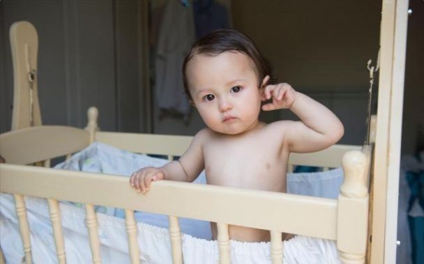 平衡感|半岁宝宝总爱抓耳朵?6个原因和处理小技巧,建议家长提前了解