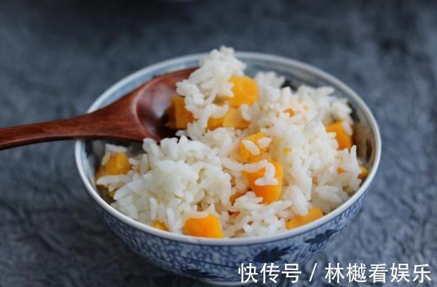 蒸米饭别太单调了,放个地瓜软糯香甜,营养健康吃出新花样