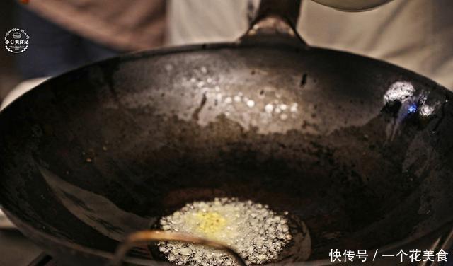 制作担担面|一碗好吃的担担面,关键在于料,才知道这配料必不可少的食材是它